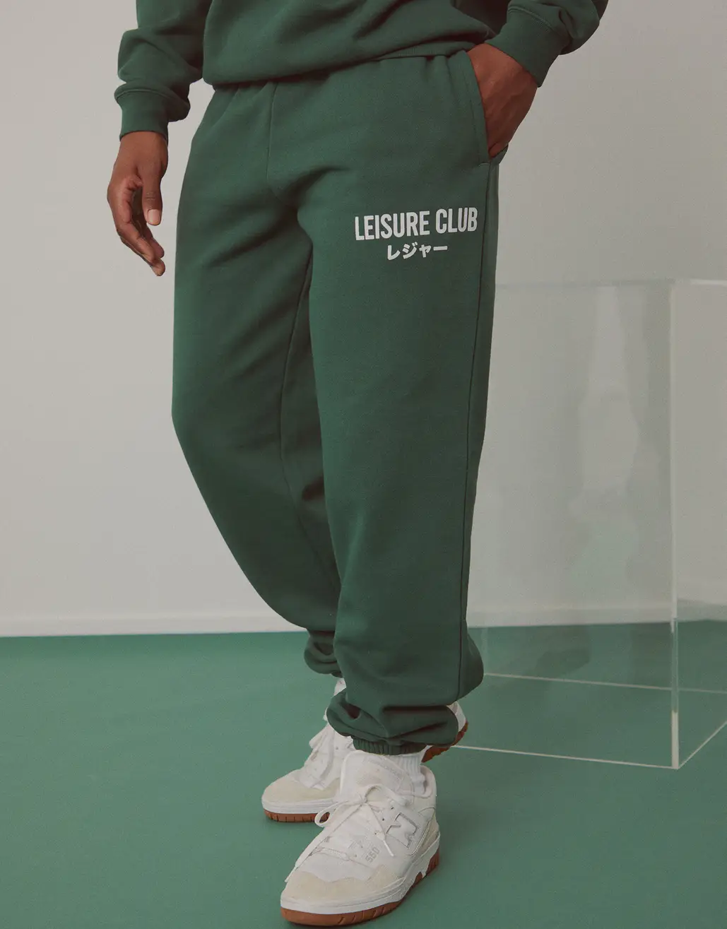 BAGGY LEISURE CLUB CUFFED TRACK PANTS IN GREEN