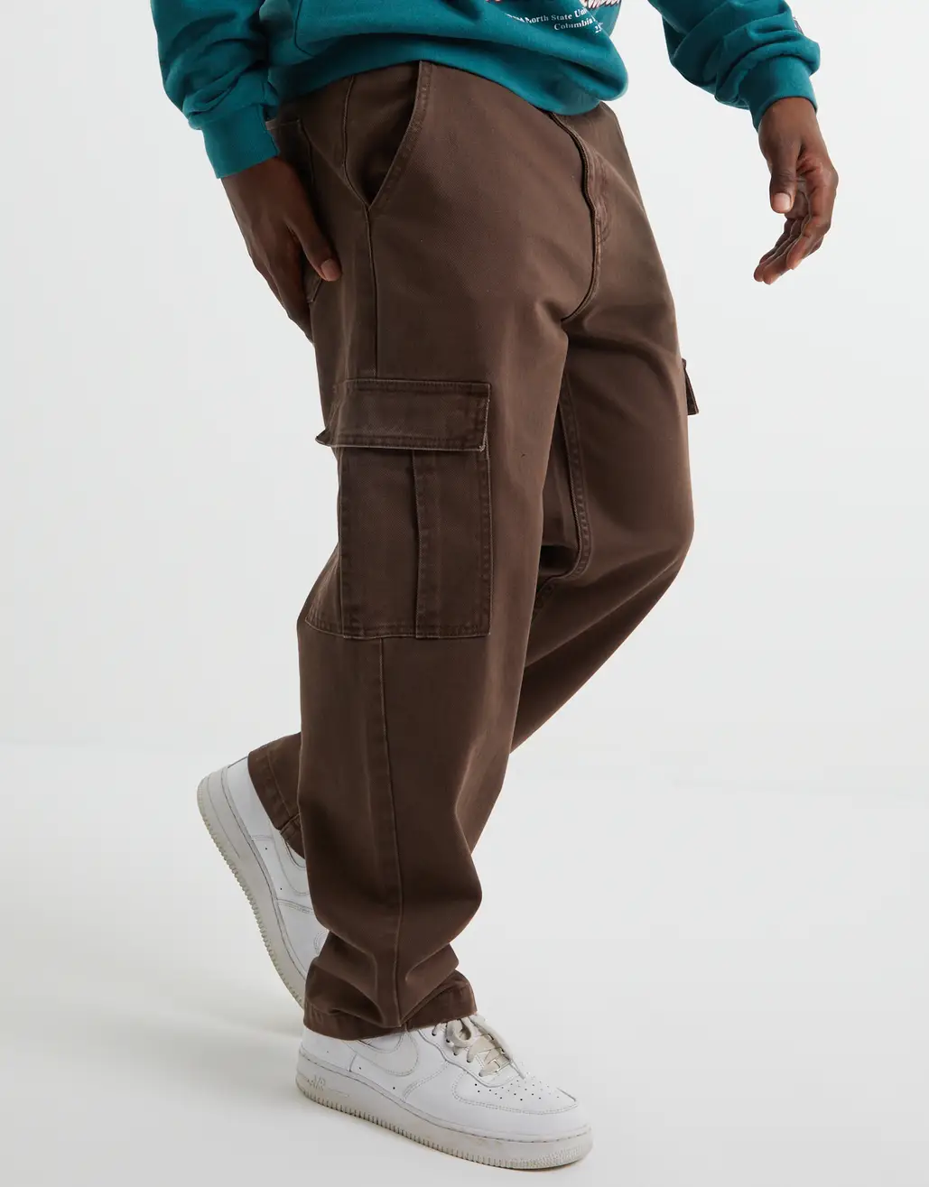 TWILL BAGGY CARGO POCKET PANTS IN BROWN